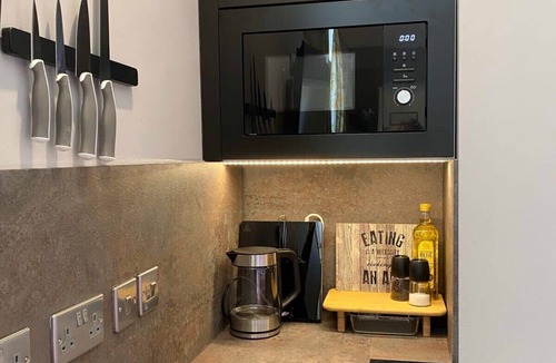 Warrington Apartment | First floor compact studio with kitchenette