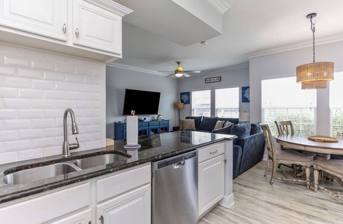 Corpus Christi Condo | First-Floor Condo Steps from the Beach with Private Patio