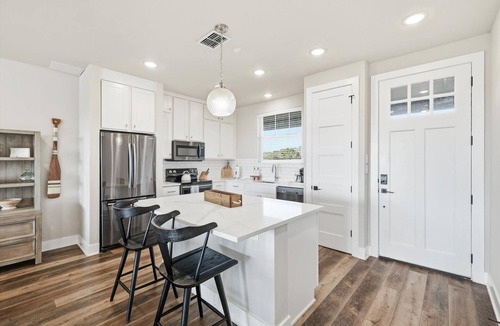Graford Condo | First Floor Lakefront Possum Kingdom Condo - Marina Access - Pool, Hot Tub, Gym