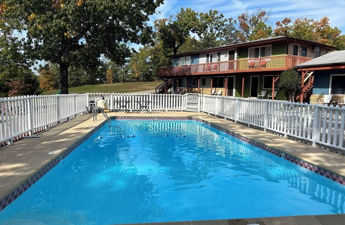 Bull Shoals Resort | First floor Queen Pool View