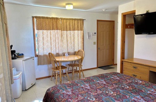 Bull Shoals Resort | First floor Queen Pool View