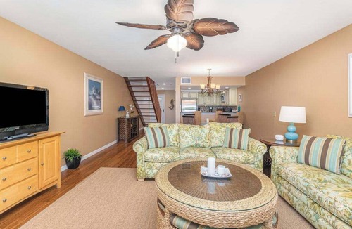 Bokeelia Condo | First-floor, snowbird-friendly townhouse w/shared pool, WiFi, central AC, & W/D