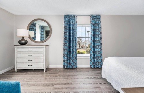 North East Hotel | First Floor Standard Suite Bay View