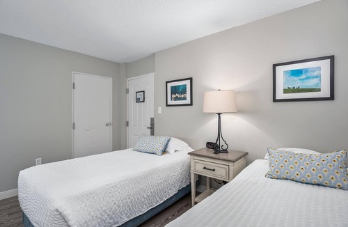 North East Hotel | First Floor Standard Suite Bay View