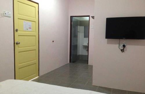 Kampung Pantai Batu Hitam House | First Guest House