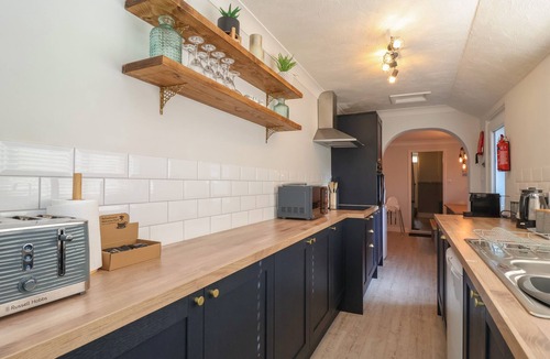 Lowestoft Cottage | FIRST LIGHT, pet friendly, with open fire in Pakefield