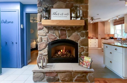 Bluewater Cottage | First on Elmslie Oasis, Lakefront