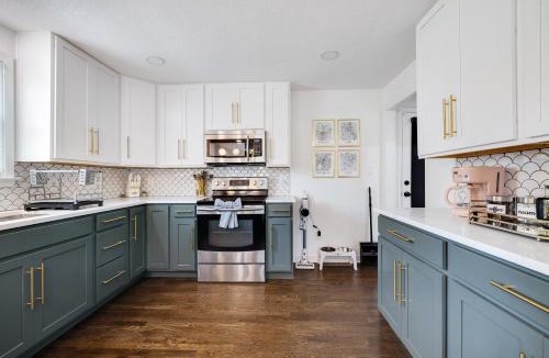 Lee's Summit House | FirstMarket-Opulent Downtown Getaway