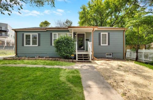 Lee's Summit House | FirstMarket-Opulent Downtown Getaway