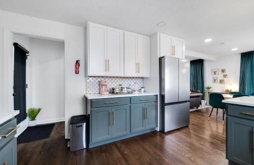 Lee's Summit House | FirstMarket-Opulent Downtown Getaway