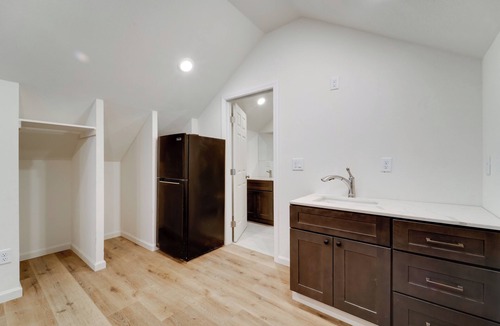 Iron Horse Apartment | Fish, Boat & Hike: Modern Portola Studio