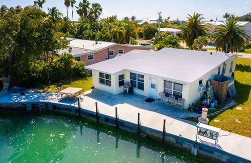 Bay Point House | Fish Camp | Old Florida canalfront getaway