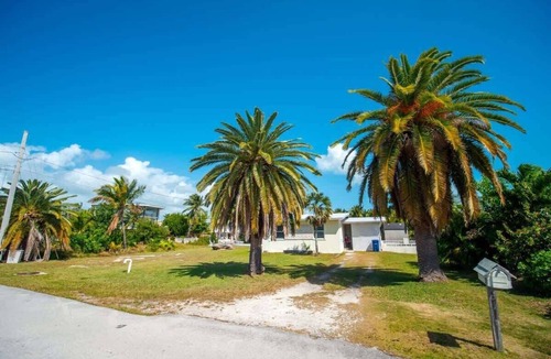 Bay Point House | Fish Camp | Old Florida canalfront getaway