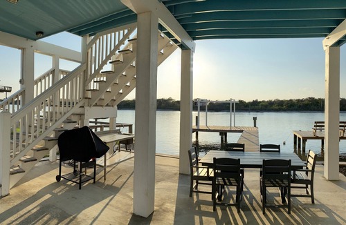 Elmaton House | Fish from your private dock on the Colorado River at Bay Bandits’ Hideaway!