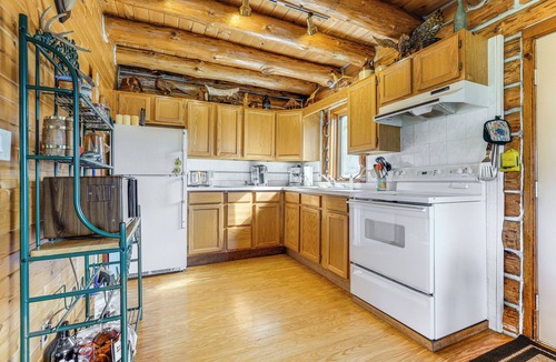 Hornell Cabin | Fish & Hike on 180 Acres! Log Cabin in Almond