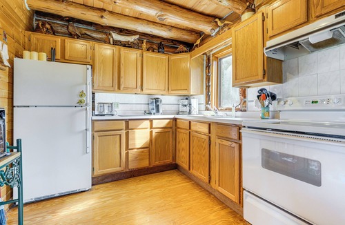 Hornell Cabin | Fish & Hike on 180 Acres! Log Cabin in Almond