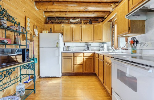 Hornell Cabin | Fish & Hike on 180 Acres! Log Cabin in Almond