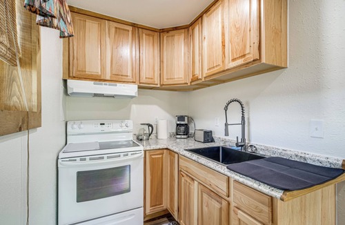 Chiloquin Cabin | Fish & Hike: Peaceful Cabin on Williamson River