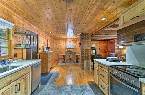 Moravian Falls Cabin | Fish, Hike & Relax: Forest-View Morovian Falls Gem