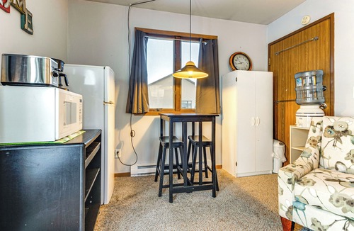 Neenah Apartment | Fish, Hike & Unwind: Studio 2 Mi to Lake Winnebago