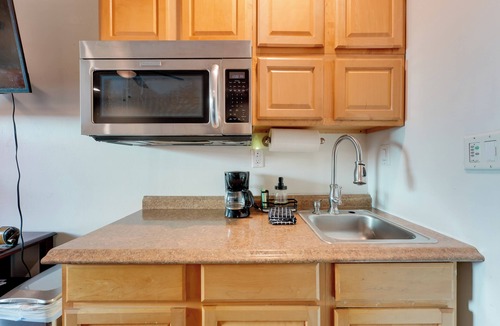 Palm Harbor Apartment | Fish & Kayak: Palm Harbor Studio w/ Pool Access!