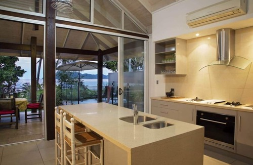 Mission Beach House | Fish on a Fence - Absolute Beachfront