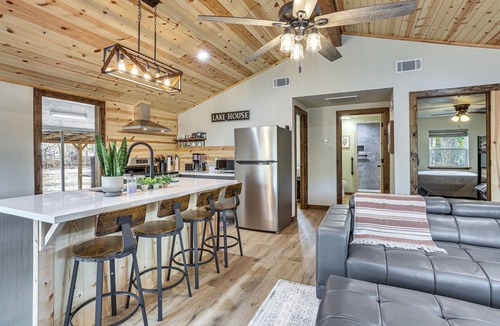Brookeland Cabin | Fish Sam Rayburn! Secluded Cabin w/Deck & Grill
