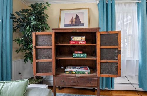 Gloucester Apartment | Fish & Ships on River Steps to Ocean, Blvd, Park