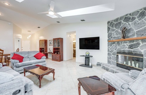 Girvin House | Fish, Surf & Sun! Charmer 5 Mi to Neptune Beach