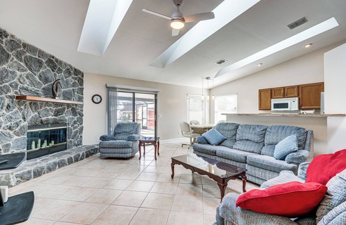 Girvin House | Fish, Surf & Sun! Charmer 5 Mi to Neptune Beach