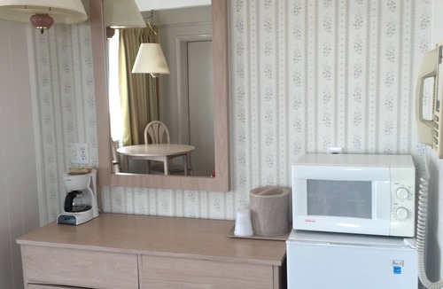 Ocean City Hotel | Fish Tales Boardwalk Inn