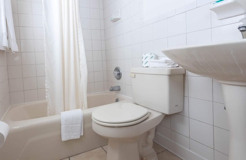 Ocean City Hotel | Fish Tales Boardwalk Inn
