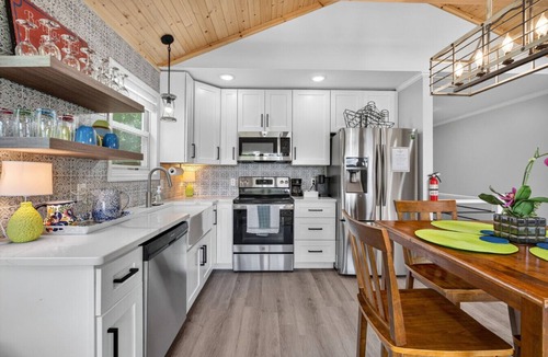 Ardmore Apartment | Fish Tales @ Lake Logan