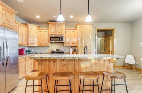 Lakeview House | Fish the White River! Sleek Family Home in Flippin