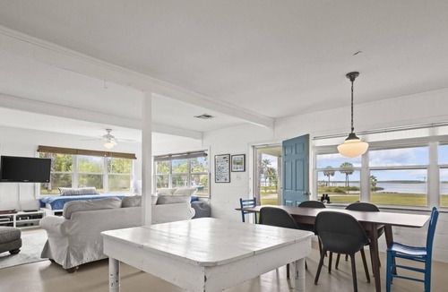 Elberta House | Fish Trap - Waterfront Cottage