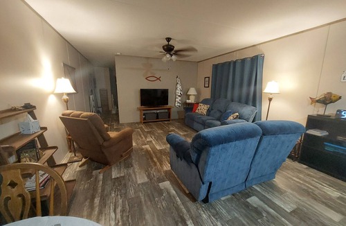 Broaddus House | Fisherman/Hunter's retreat less than 10 minutes from Lake Sam Rayburn.