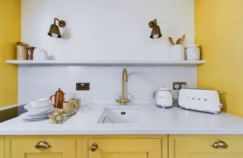 Leigh-on-Sea Cottage | Fisherman's Cottage Old Leigh