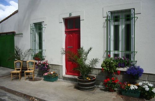 Carcassonne Cottage | Fisherman's Cottage Overlooking the Canal du Midi