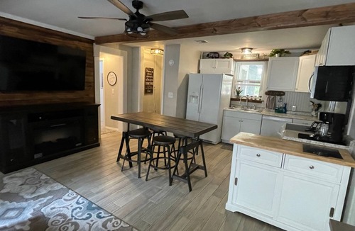Wagoner Cabin | Fisherman's Flat Cozy 3-bedroom cabin short walk to water at Cypress Cove