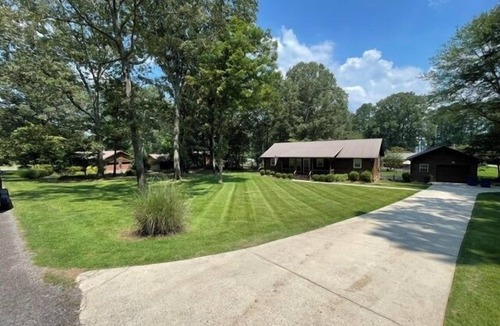 Guntersville House | Fisherman's Haven: Perfect Retreat for Anglers!