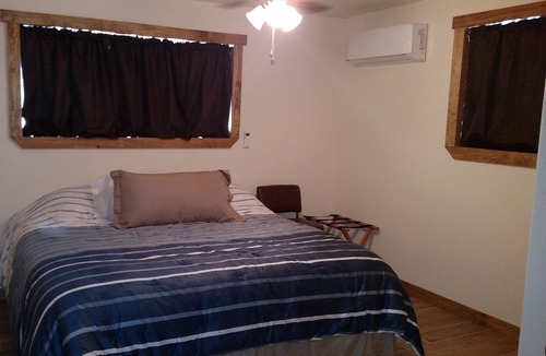 Yantis Apartment | Fisherman's Suite, Private King Bedroom, Two Double beds, Pier, Boat Ramp