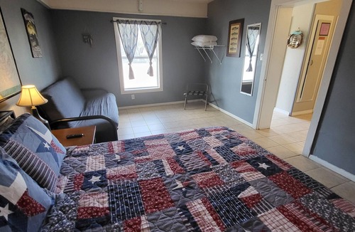 Buchanan Dam Cabin | Fisherman's Suite