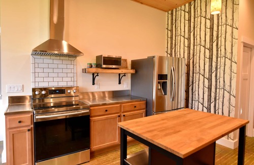 Lopez Island House | Fisherman’s Bay view converted boathouse