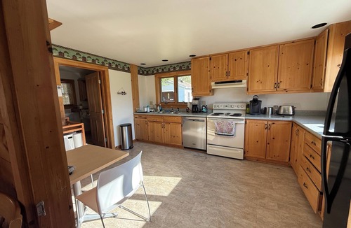 Crown Point House | Fisherman’s Cove on Lake Champlain – A Private Waterfront Getaway