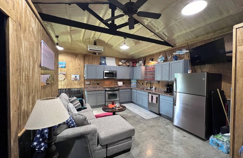 Port Lavaca House | Fisherman’s getaway close to water. Plenty of room for kayak and boat trailers.