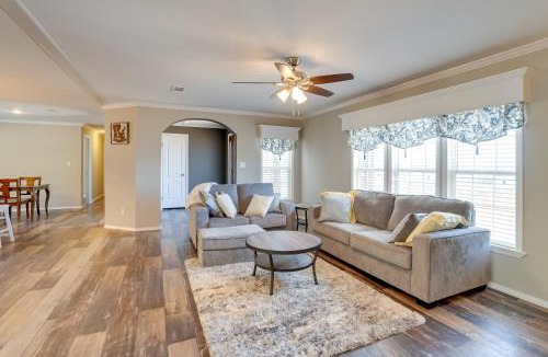 Negreet House | Fisherman’s Paradise: Lake-View Home in Many!