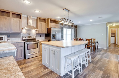 Negreet Cabin | Fisherman’s Paradise: Lake-View Home in Many!