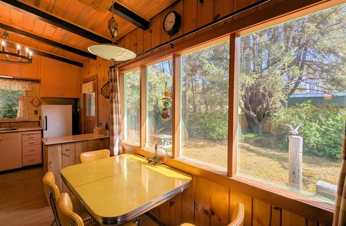 Florence Cabin | Fishers D'Lighthouse II – A 1960 Coastal Cabin
