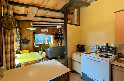 Florence Cabin | Fishers D'Lighthouse II – A 1960 Coastal Cabin