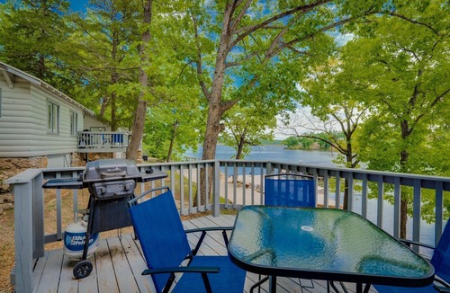 Lakeside Cabin | Fishing Cabin #5 2 queen beds and 1 bath dock